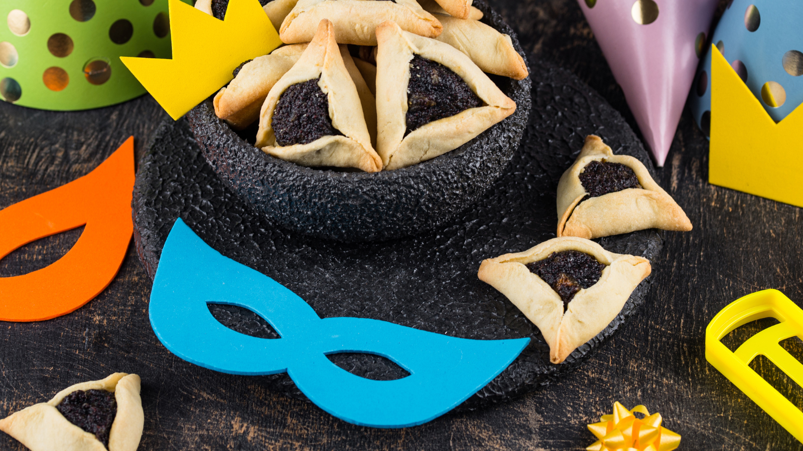 למה מתחפשים בפורים